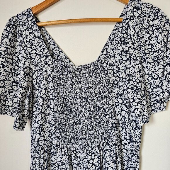 EUC OLD NAVY FLORAL V NECK SOFT JUMPSUIT SIZE SMALL - Picture 4 of 16